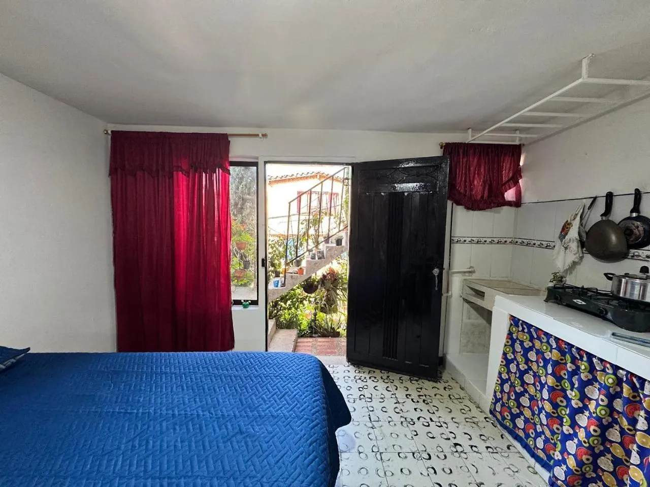 הקונטקטים של Aparta Estudio Comuna Trece