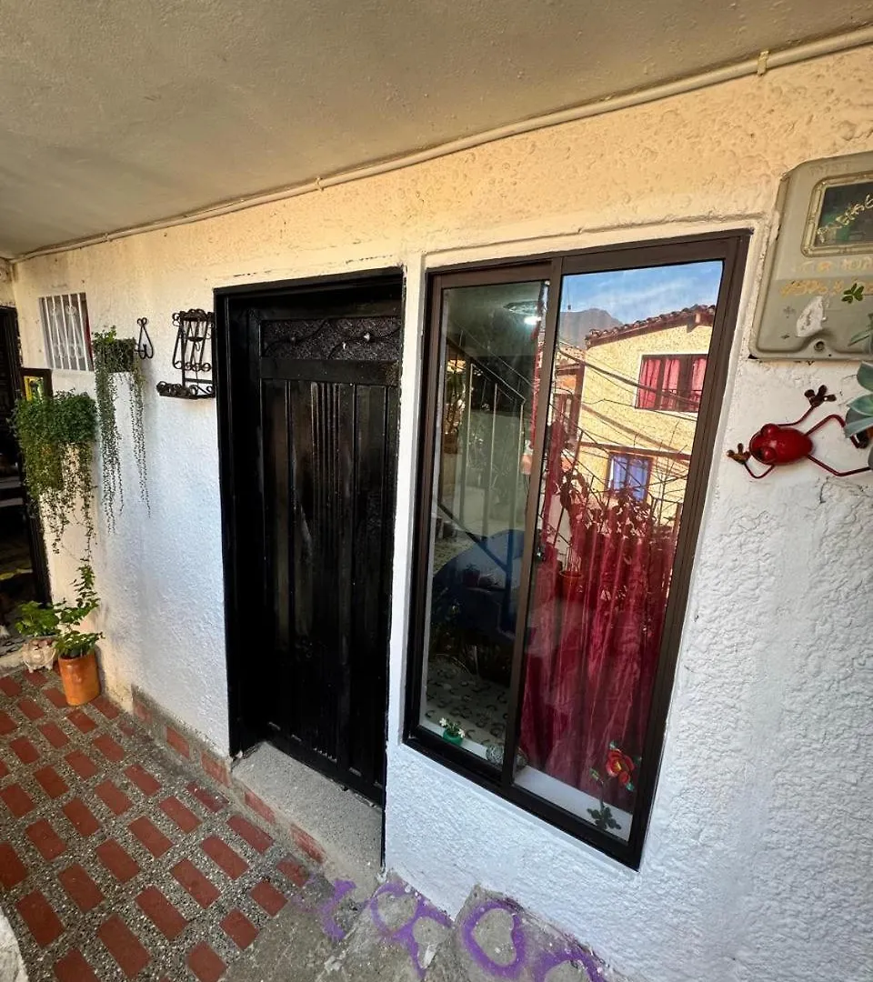 Aparta Estudio Comuna Trece Medellín